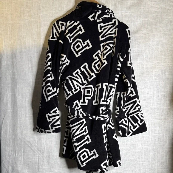 PINK Victoria's Secret Black and White Cozy Robe - Picture 4 of 6